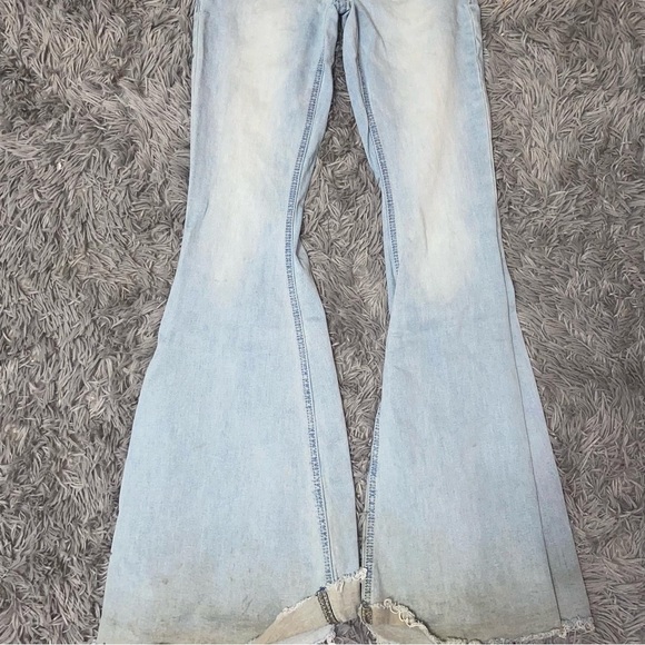 Light Wash Milbrook Rock & Roll Denim Bell Bottoms - Picture 4 of 10